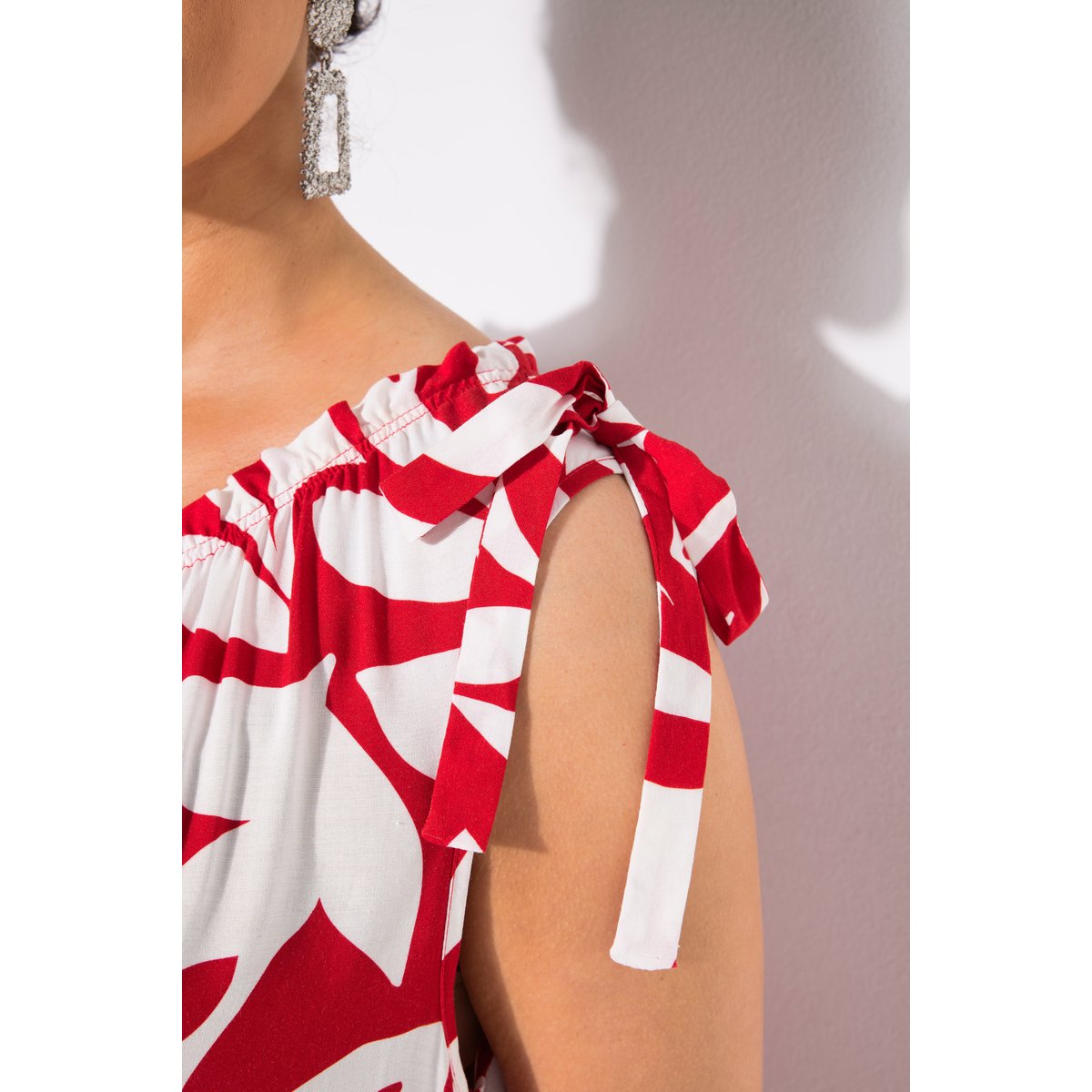 Robe midi sans manches. Motif feuilles. rouge néon, ULLA POPKEN