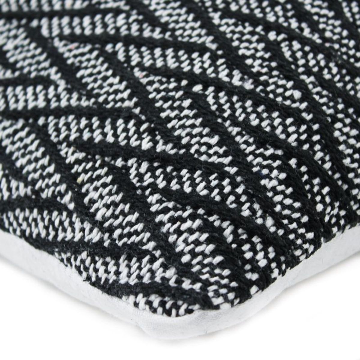 Coussin ethnique motif chevron  et  ESCAPADE noir, THE DECO FACTORY