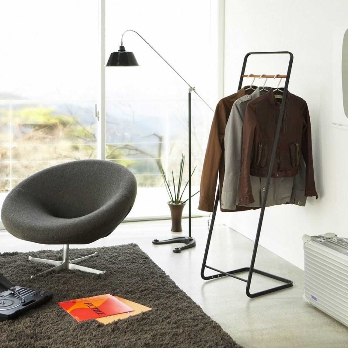 Portant à vêtements design TOWER noir, YAMAZAKI