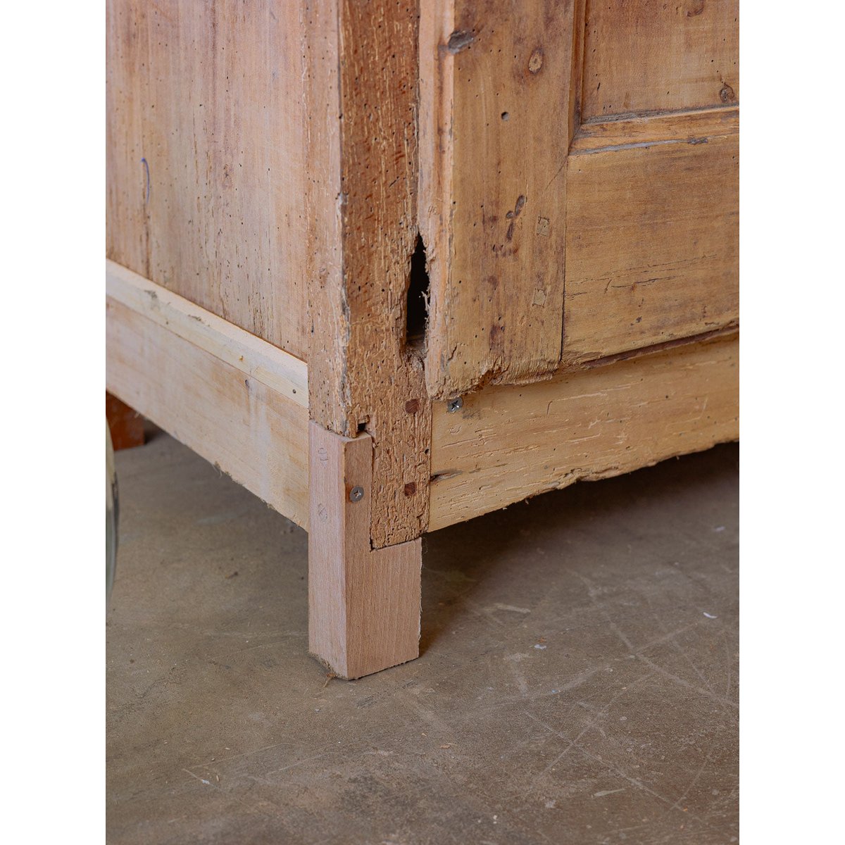 Armoire parisienne façon bonnetière Blandine N°475 - Bon état bois clair, DEBONGOUT