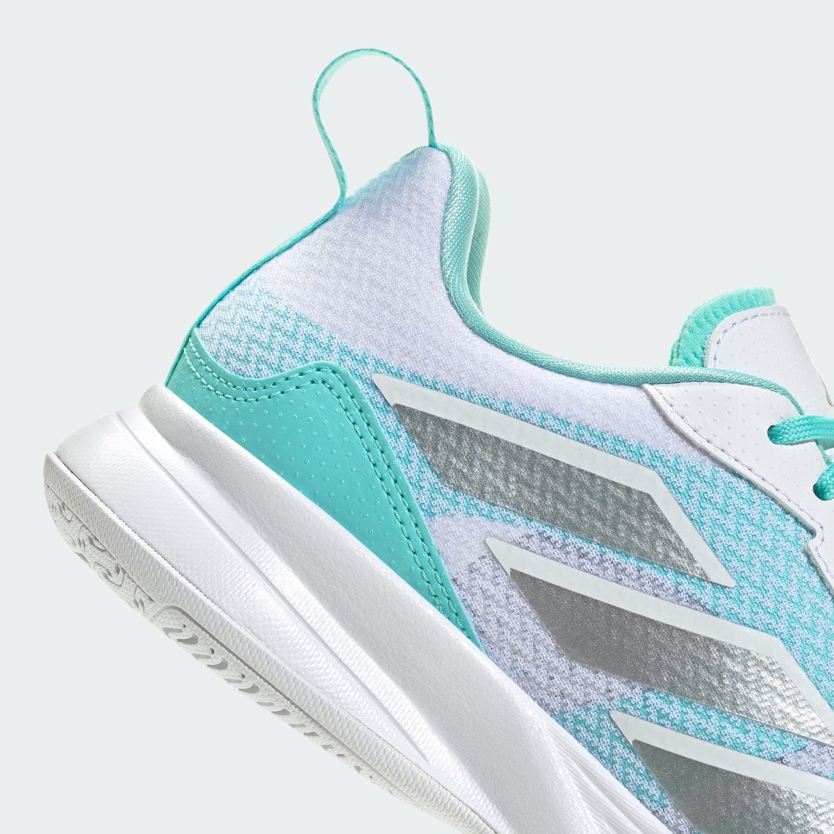 Chaussure De Tennis Basse Avaflash Chaussure De Tennis Basse Avaflash cloud white / silver metallic / flash aqua, adidas Performance