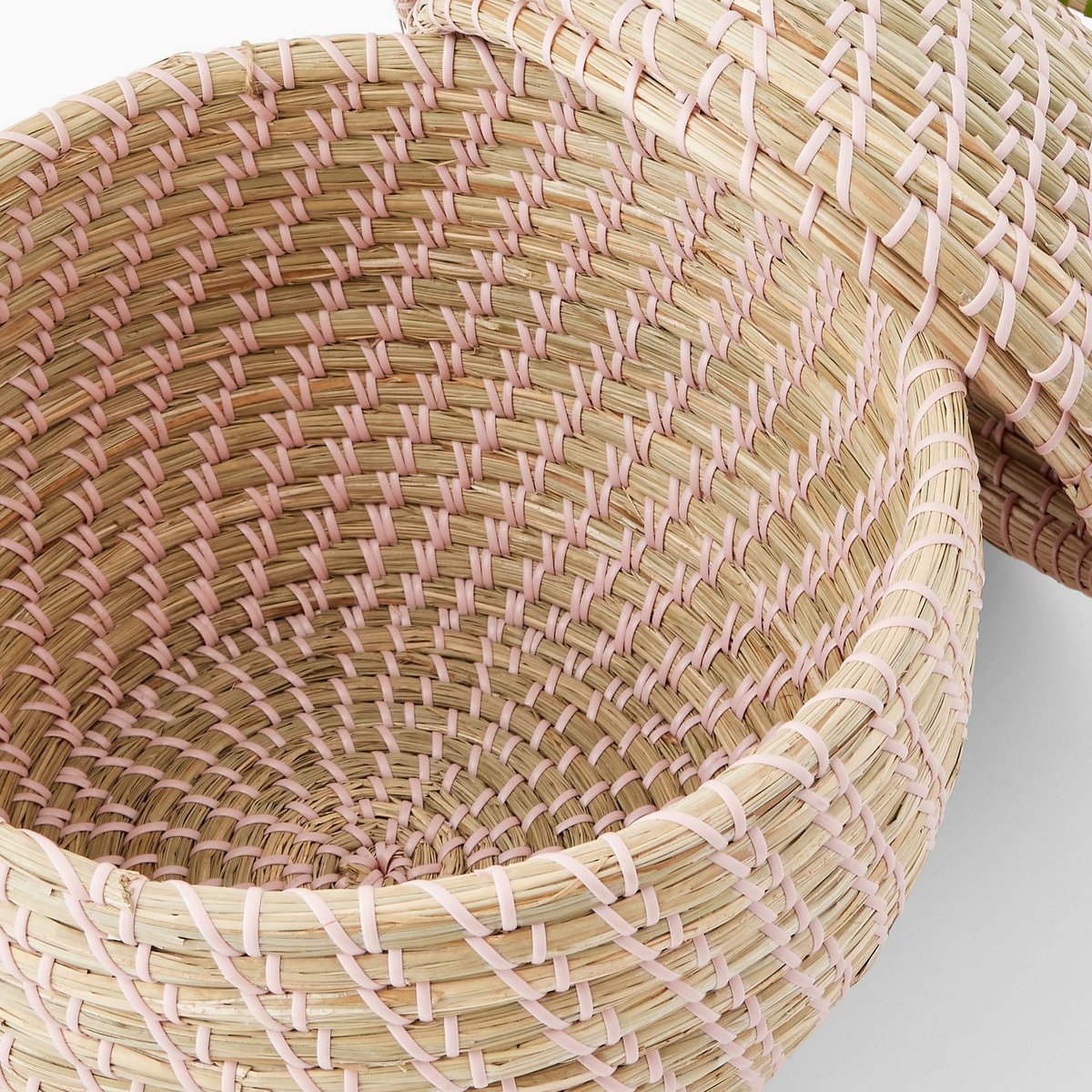 Panier en forme de fraise, D31xH44cm, en jonc de mer et scoubidou malabar, MONOPRIX