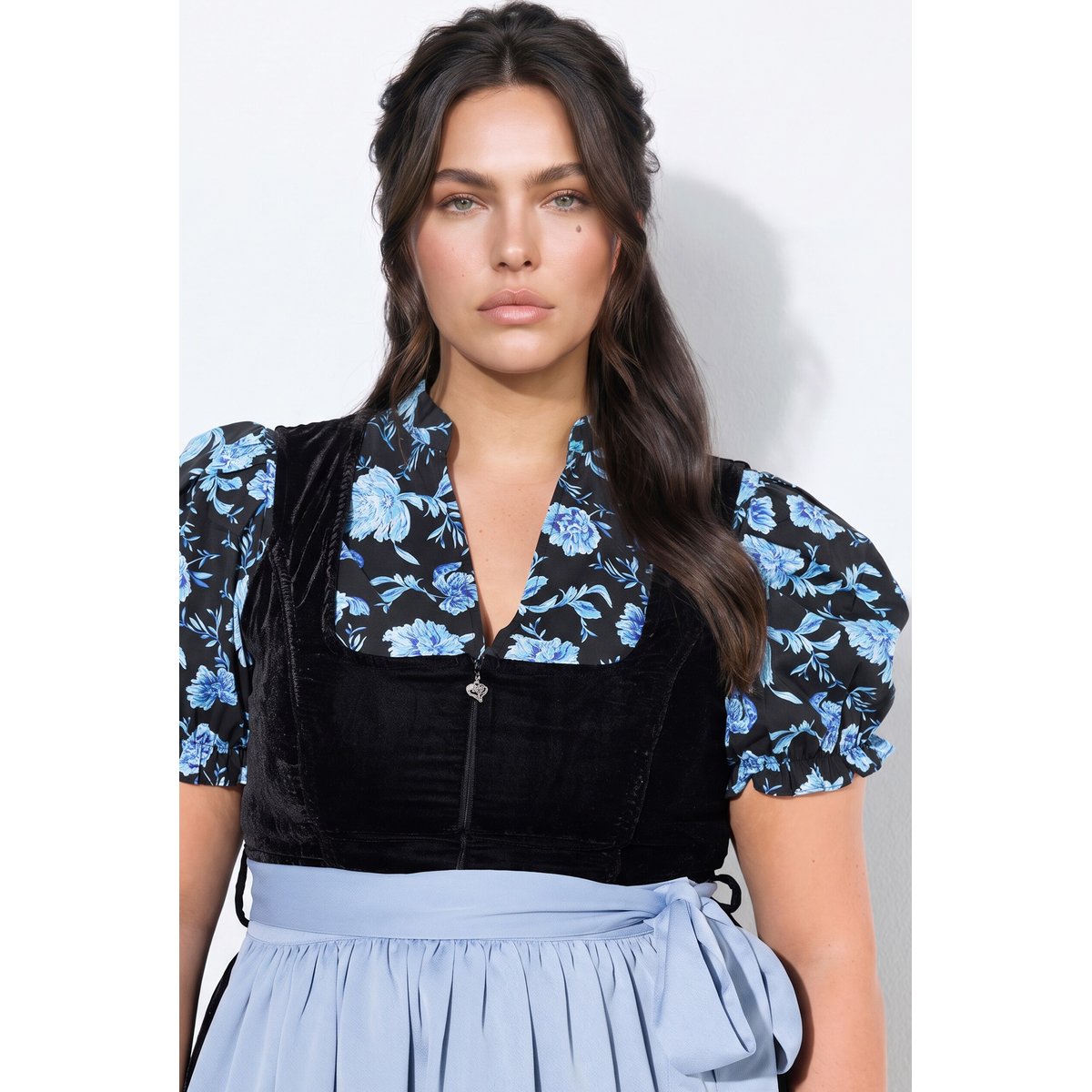 Dirndl en velours noir, ULLA POPKEN