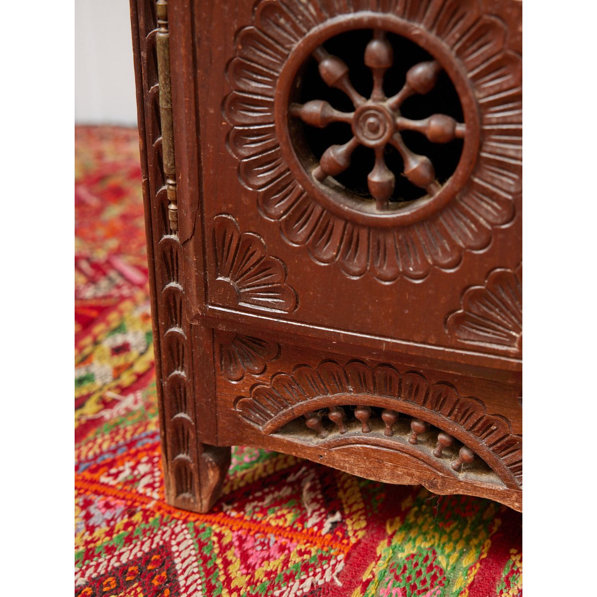 Buffet régional en bois Gilbert N°1711 - Bon état bois foncé, DEBONGOUT