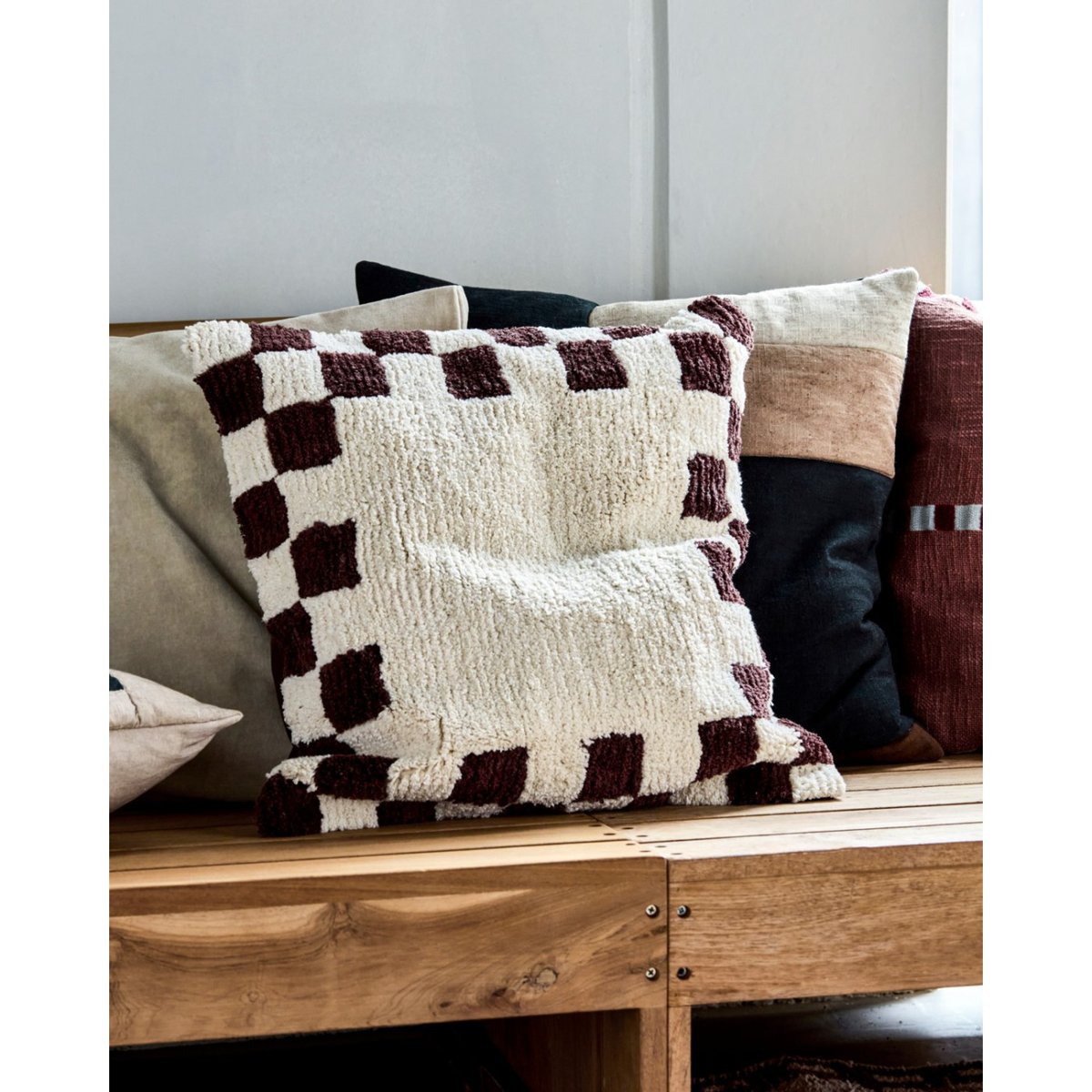 Housse de coussin en coton tufté Chess marron, beige, HOUSE DOCTOR