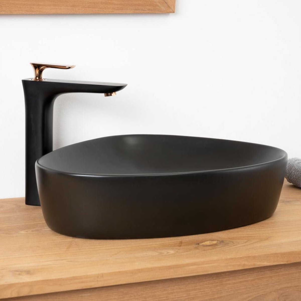 Vasque en céramique triangle 50 cm TANGA noir, WANDA COLLECTION