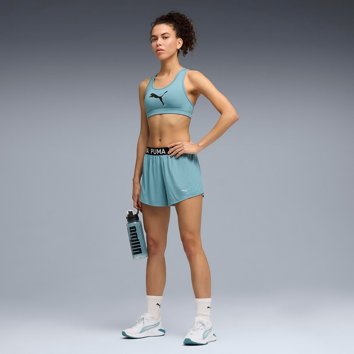 Short de sport STRONG bleu ciel, PUMA