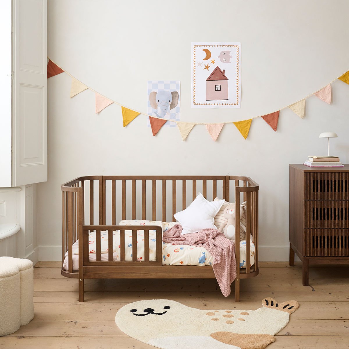 Lit bébé évolutif ovale COCON noyer foncé, PETITE AMELIE