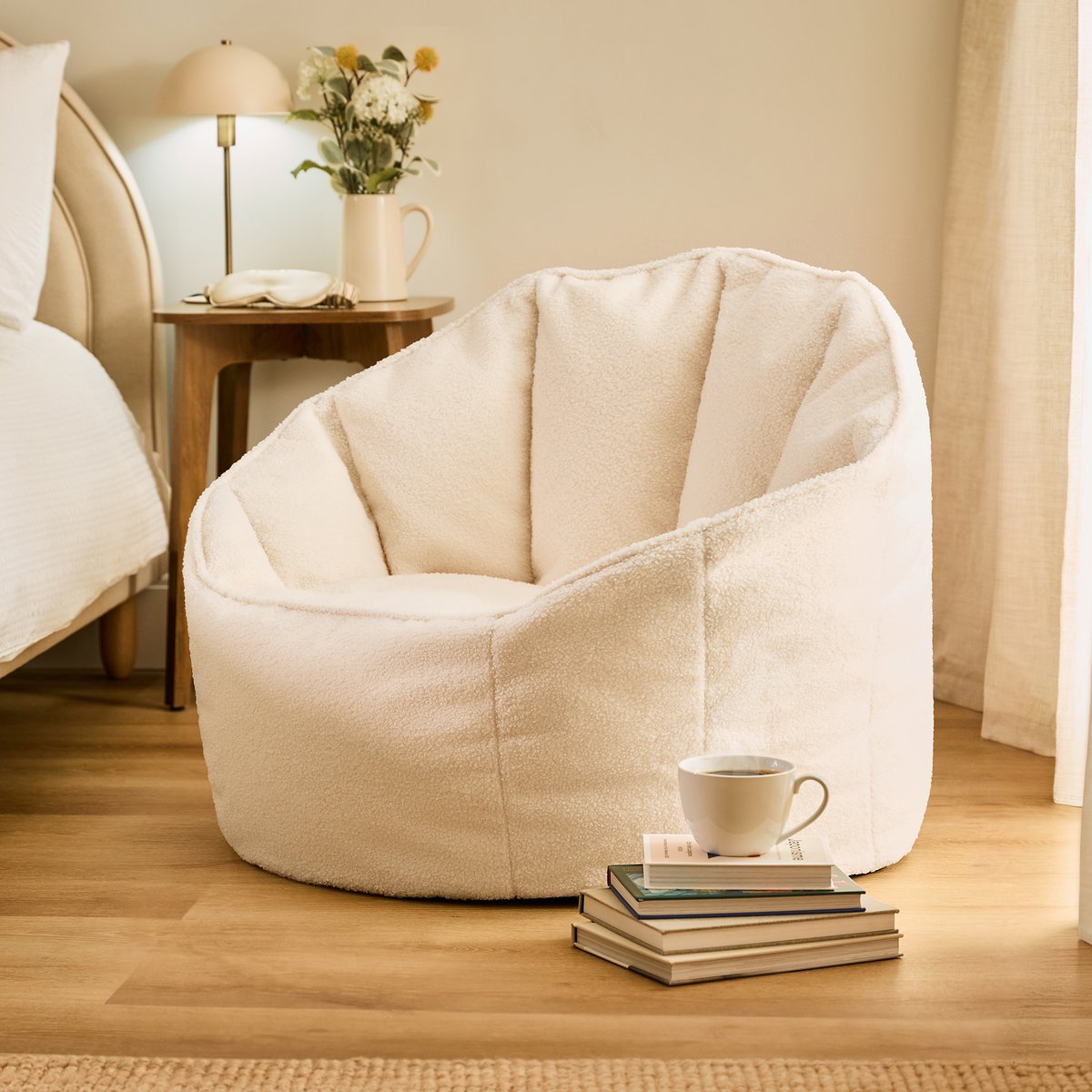 Pouf fauteuil coquillage en bouclette Oeko-Tex® - SIRENA ivoire, ICON