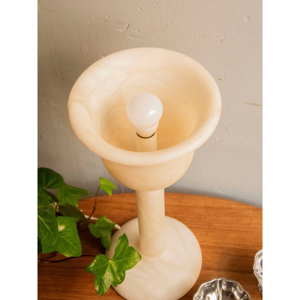 Lampe en albâtre unique Julia N°976 - Bon état blanc, DEBONGOUT