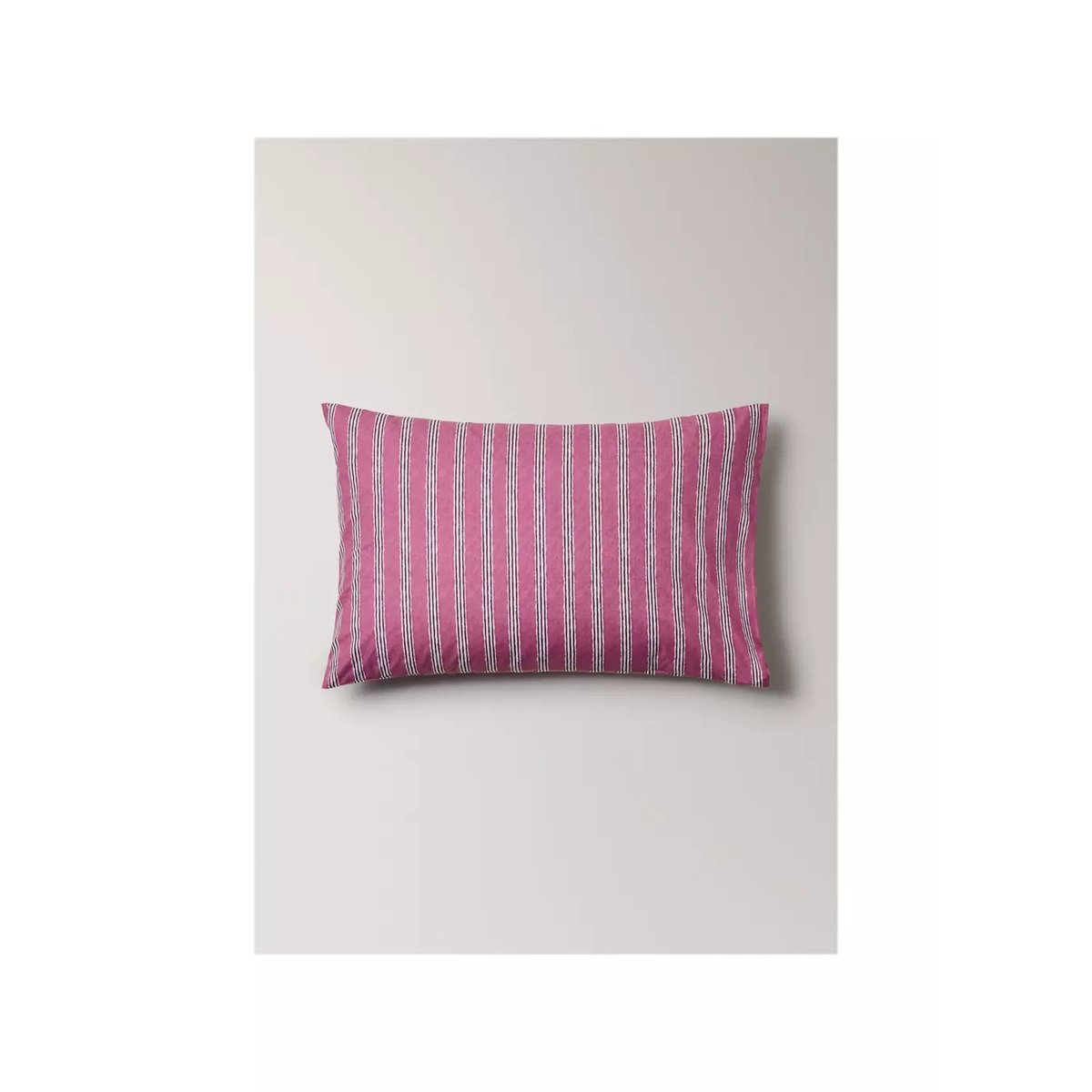 Deux taies d’oreiller percale de coton rayures tricolores 50x75 cm cerise, MANGO HOME