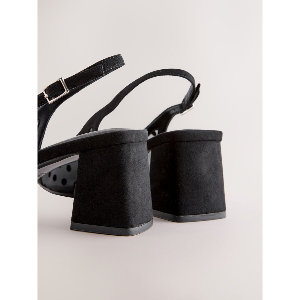 Chaussures à bride arrière et bout carré polkadot noir, NEXT