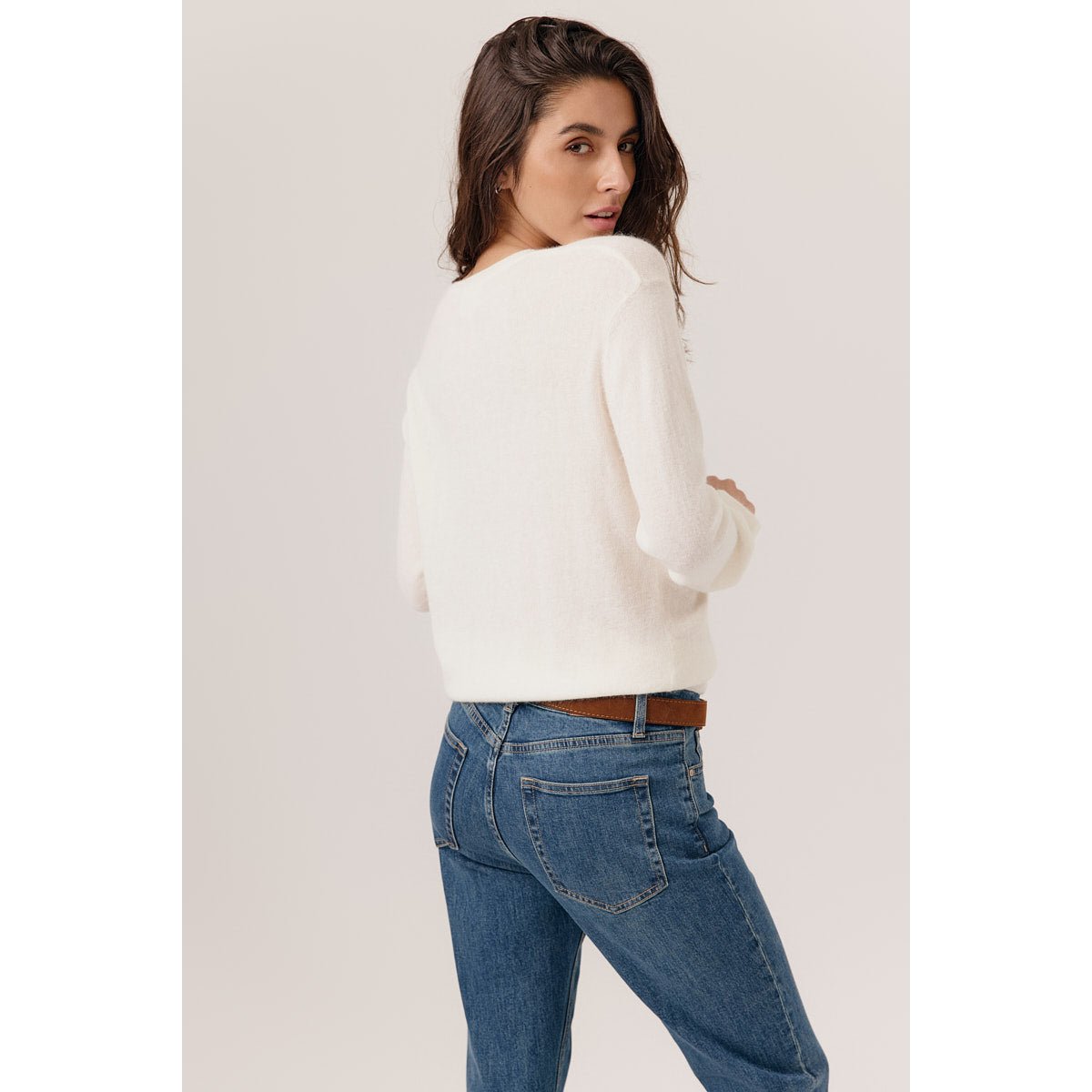 Pull coupe ajustée col en V manches longues EDEN cream, ARTLOVE