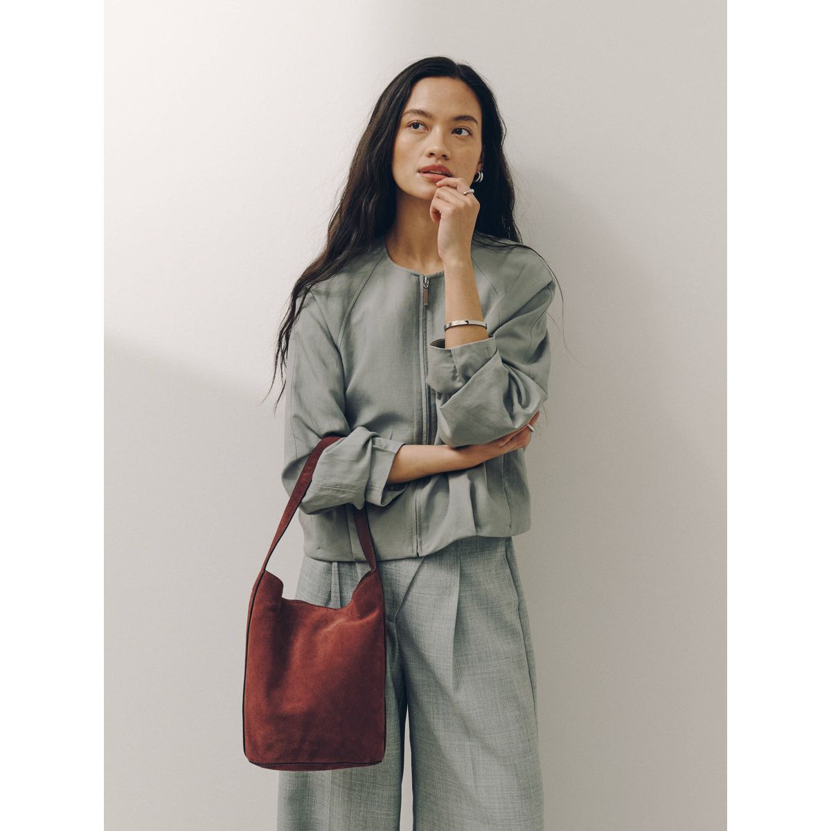 Sac seau porté épaule en cuir souple marron rouille, NEXT