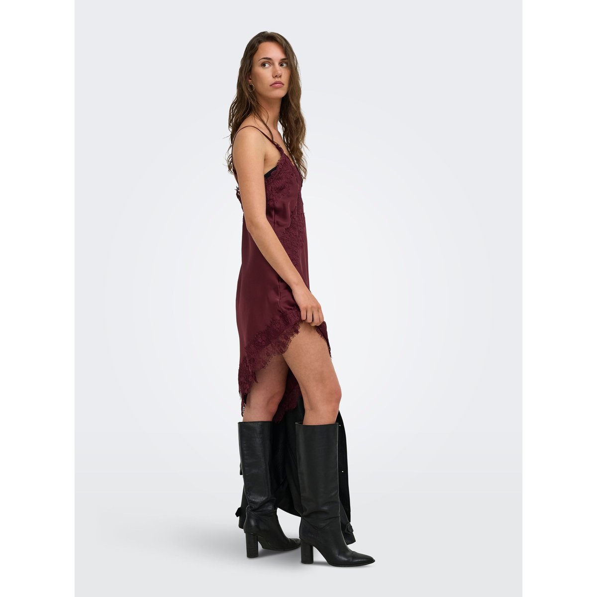 Robe oxblood red, ONLY