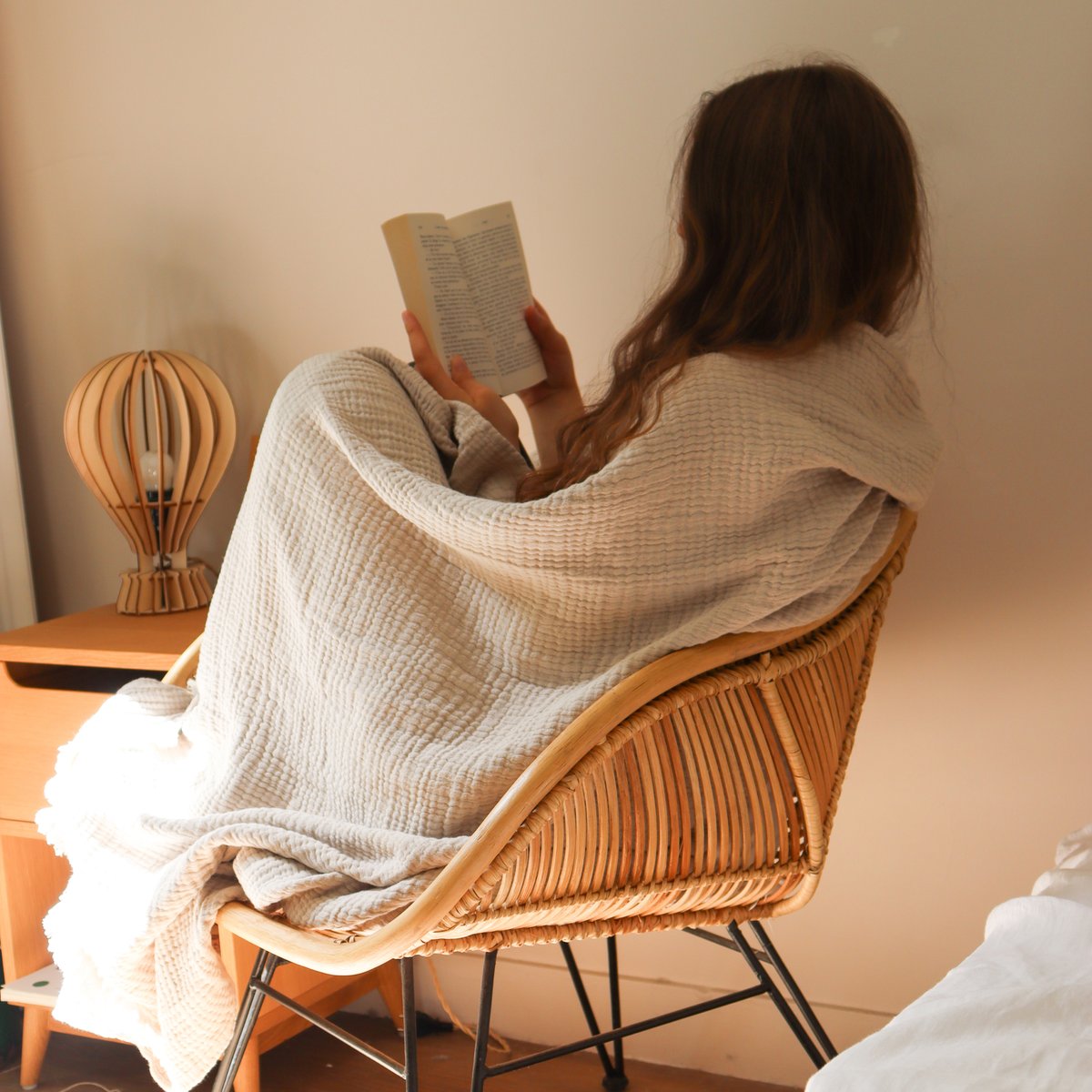 Plaid en gaze de coton, NATURELLEMENT GAUFRÉ beige, BLANC CERISE