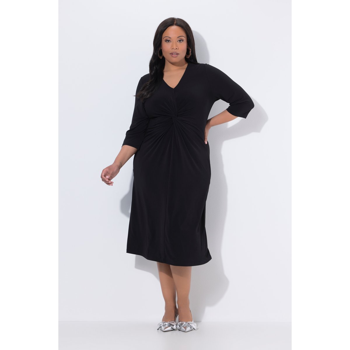 Robe midi, décolleté en V et manches 3/4 noir, ULLA POPKEN