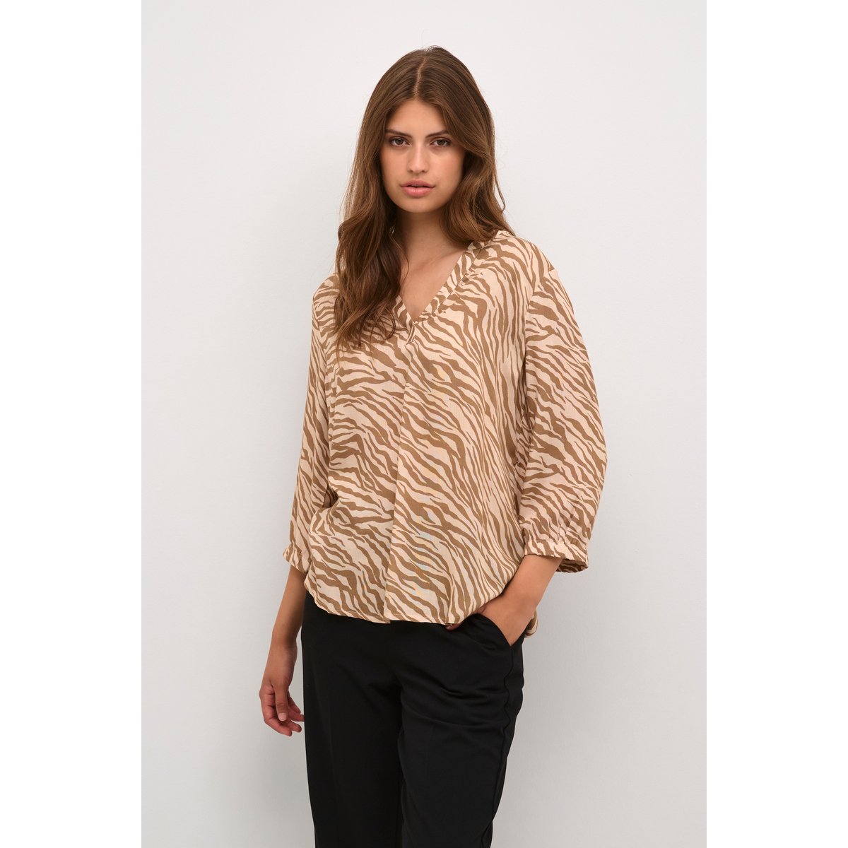 Short sleeved blouse beige marron animalier, KAFFE