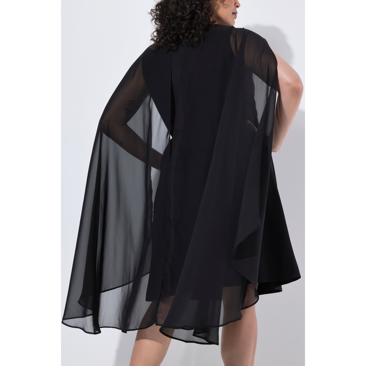 Robe sans manches, cape en mousseline noir, ULLA POPKEN
