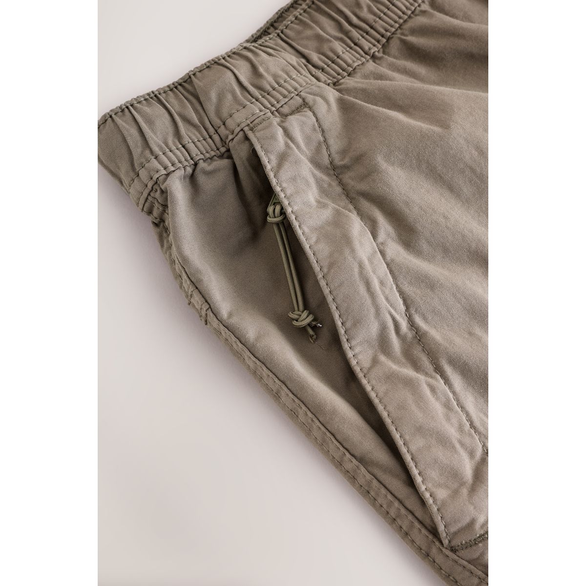 Short cargo à taille élastique vert sauge, NEXT
