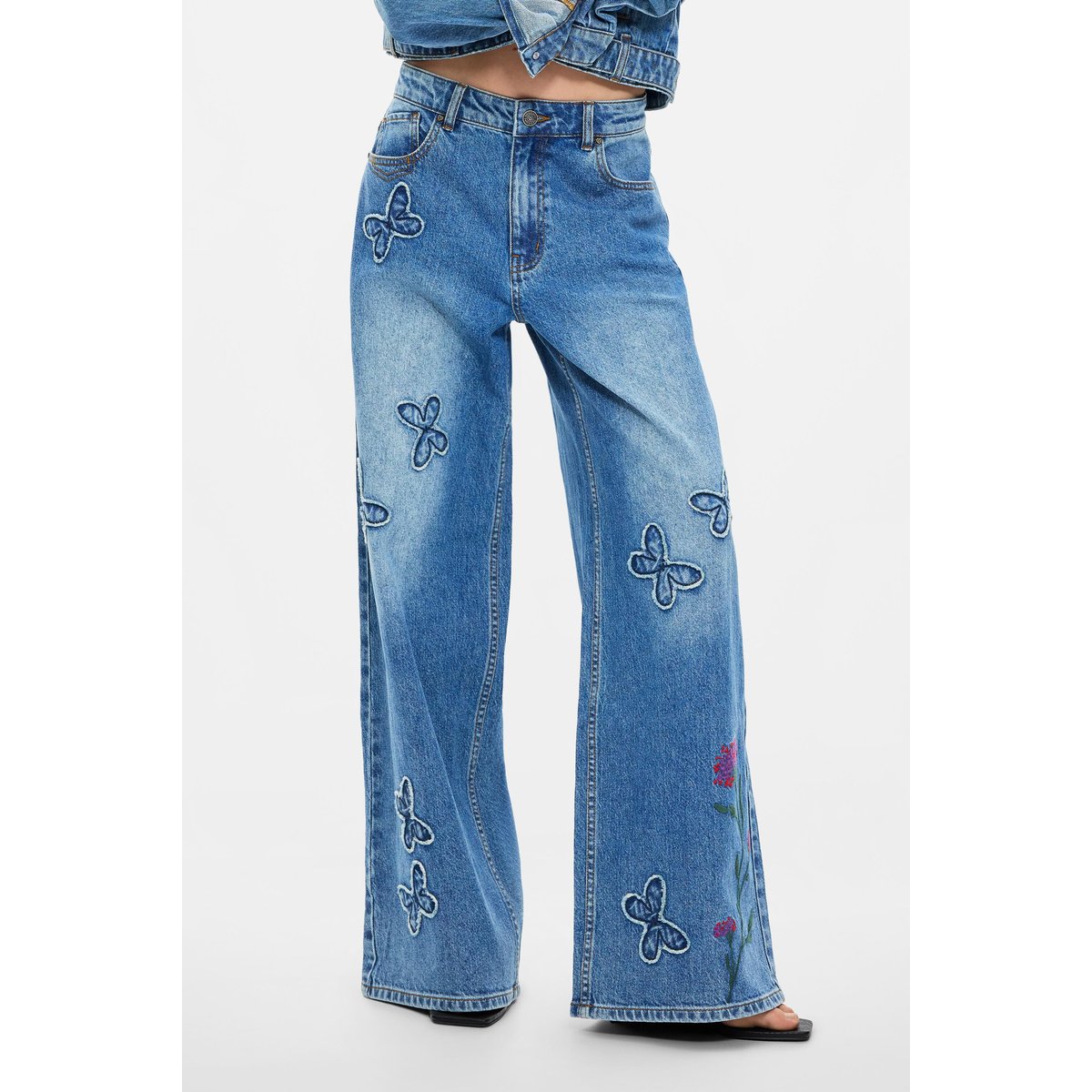 Jean à jambe large avec papillons bleu clair, DESIGUAL