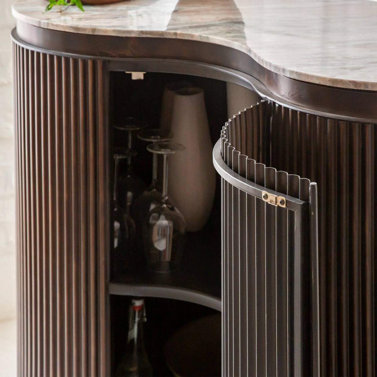Meuble bar haricot en marbre et métal ORLANDO marron, MADE IN MEUBLES