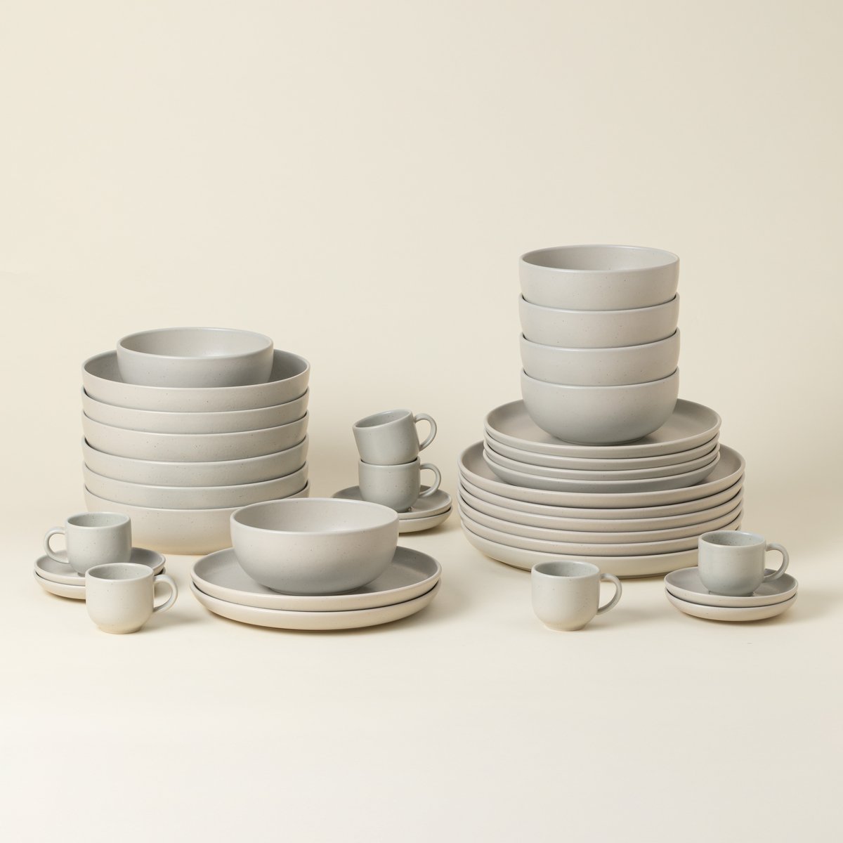 Set Table 30 Pièces avec Tasse et Soucoupe à Café Pacifica by Casafina oyster grey, COSTA NOVA