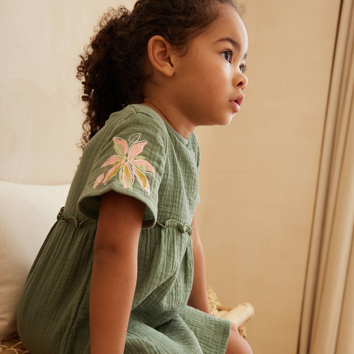 Robe enfant en gaze de coton + chouchou PIVOINA kaki, PETIT BEGUIN