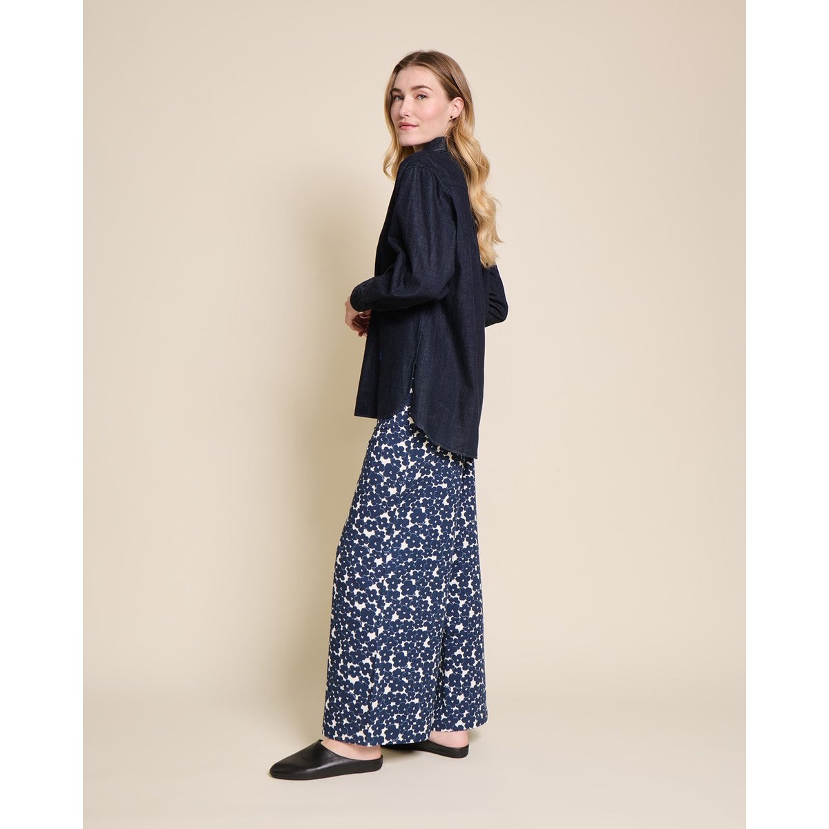 Pantalon en coton bio imprimé fleuri, PAULINE bleu - bleu nuit, EMOI EMOI