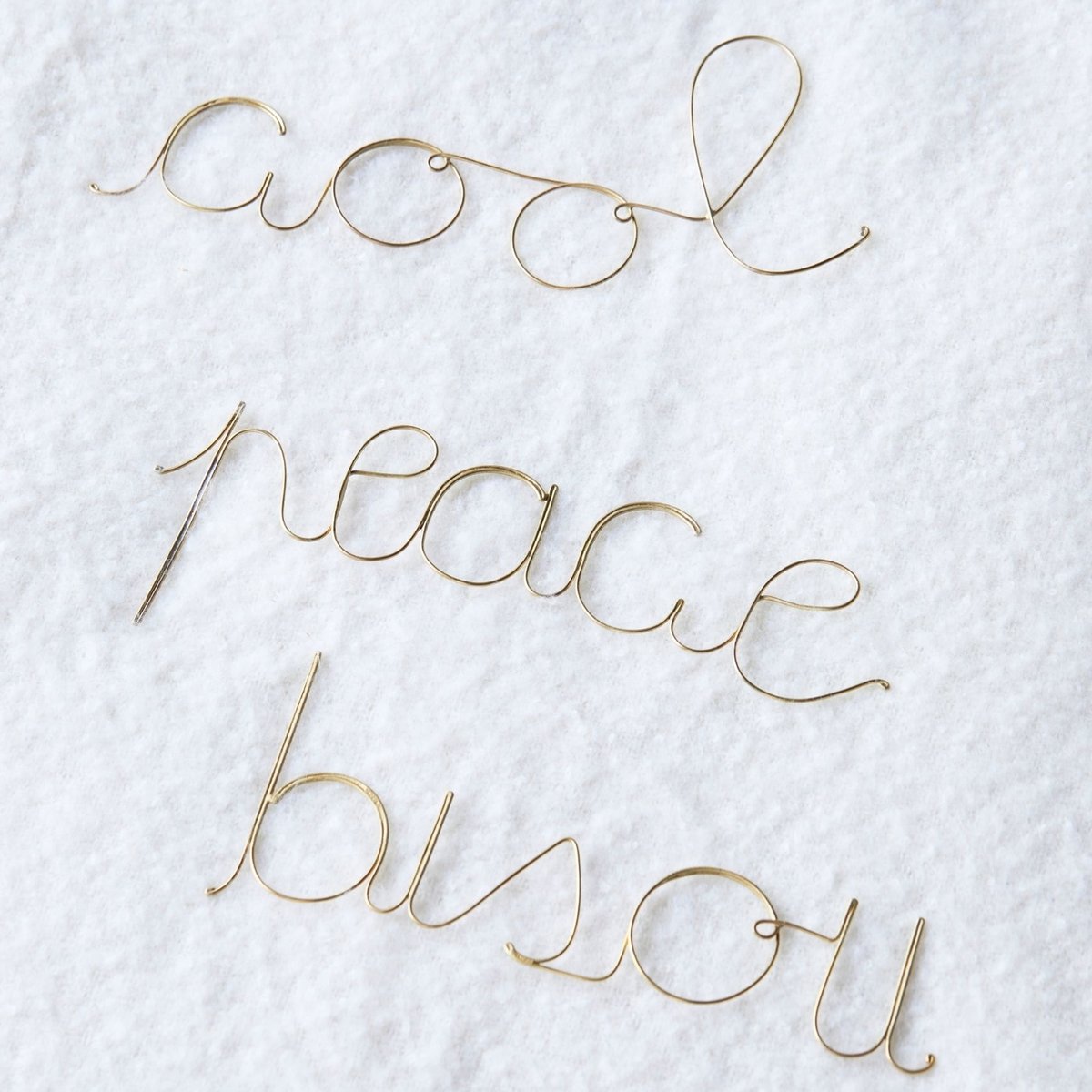 Mot fil de laiton doré "BISOU" -  LOJI doré, HOME MAISON