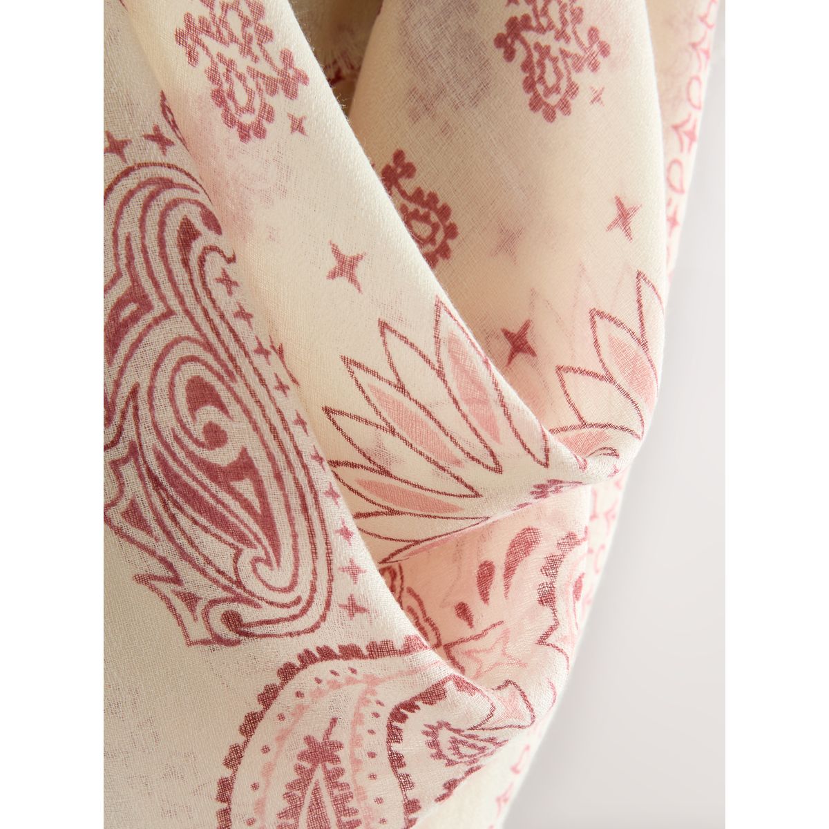 Foulard carré léger en laine à motif bandana écru/rouge, NEXT