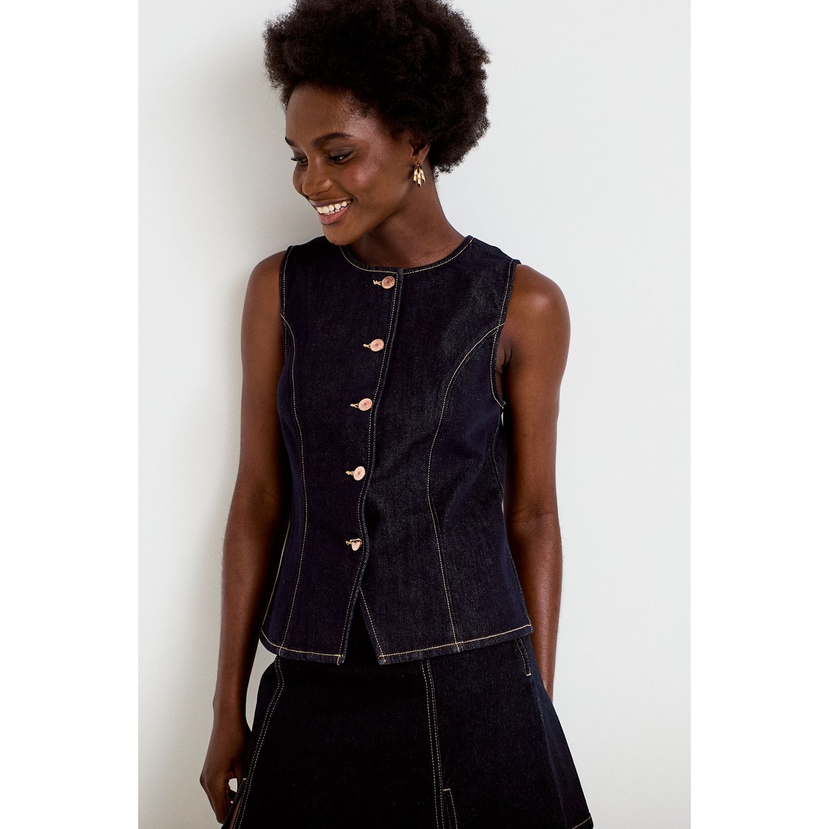 Gilet cintré sans manches en jean denim brut, CACHE CACHE