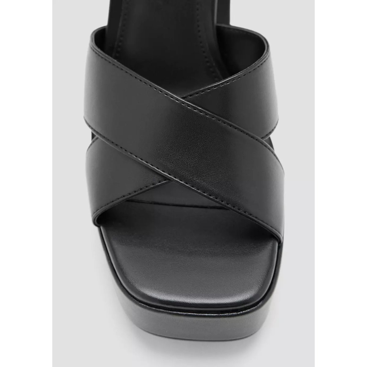 Sandale à talon avec brides croisées noir, MANGO TEEN