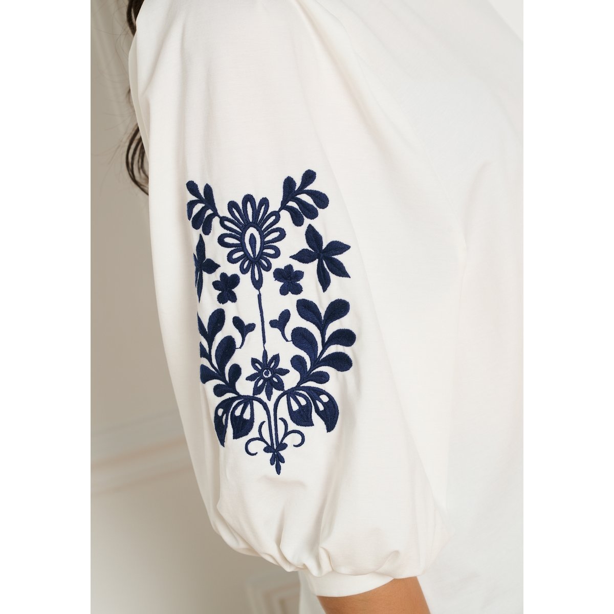 T-shirt manches brodées blanc casse, LOLALIZA