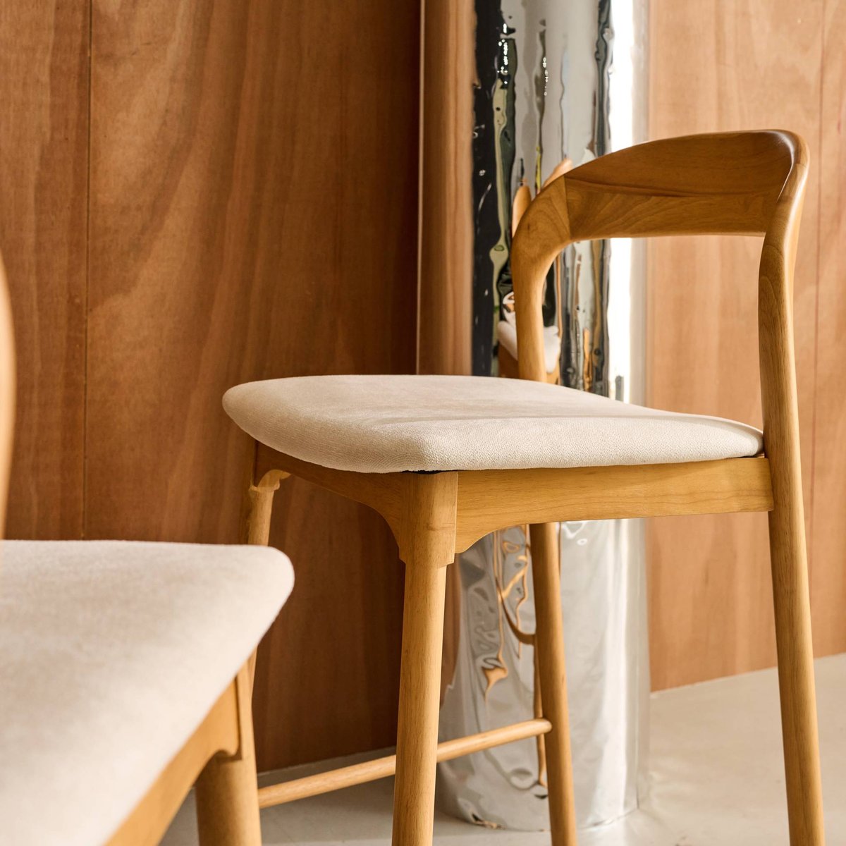 Tabouret de bar vintage bois d'hévéa et tissu 67,5cm (lot de 2) ATHENA naturel, SWEEEK