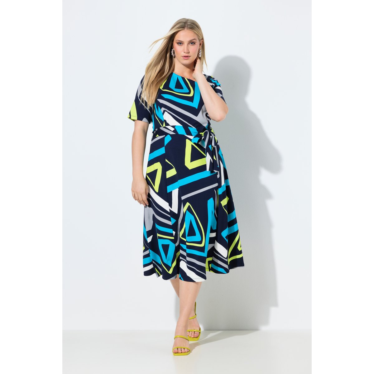 Robe midi dans un imprimé graphique marine, ULLA POPKEN