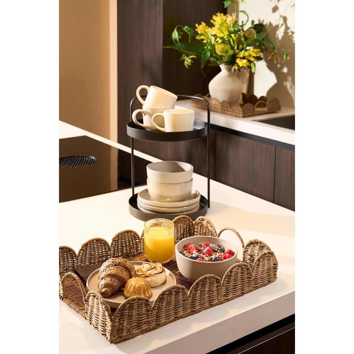 Lot de 2 plateaux en rotin tressé ELETA marron clair, MICA DECORATIONS