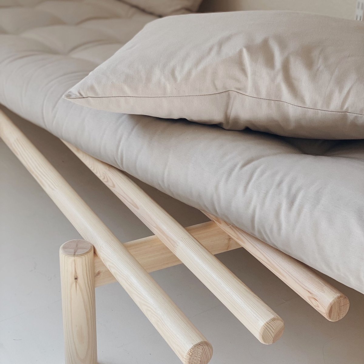 Daybed en bois naturel et tissu- PACE bleu marine, KARUP DESIGN