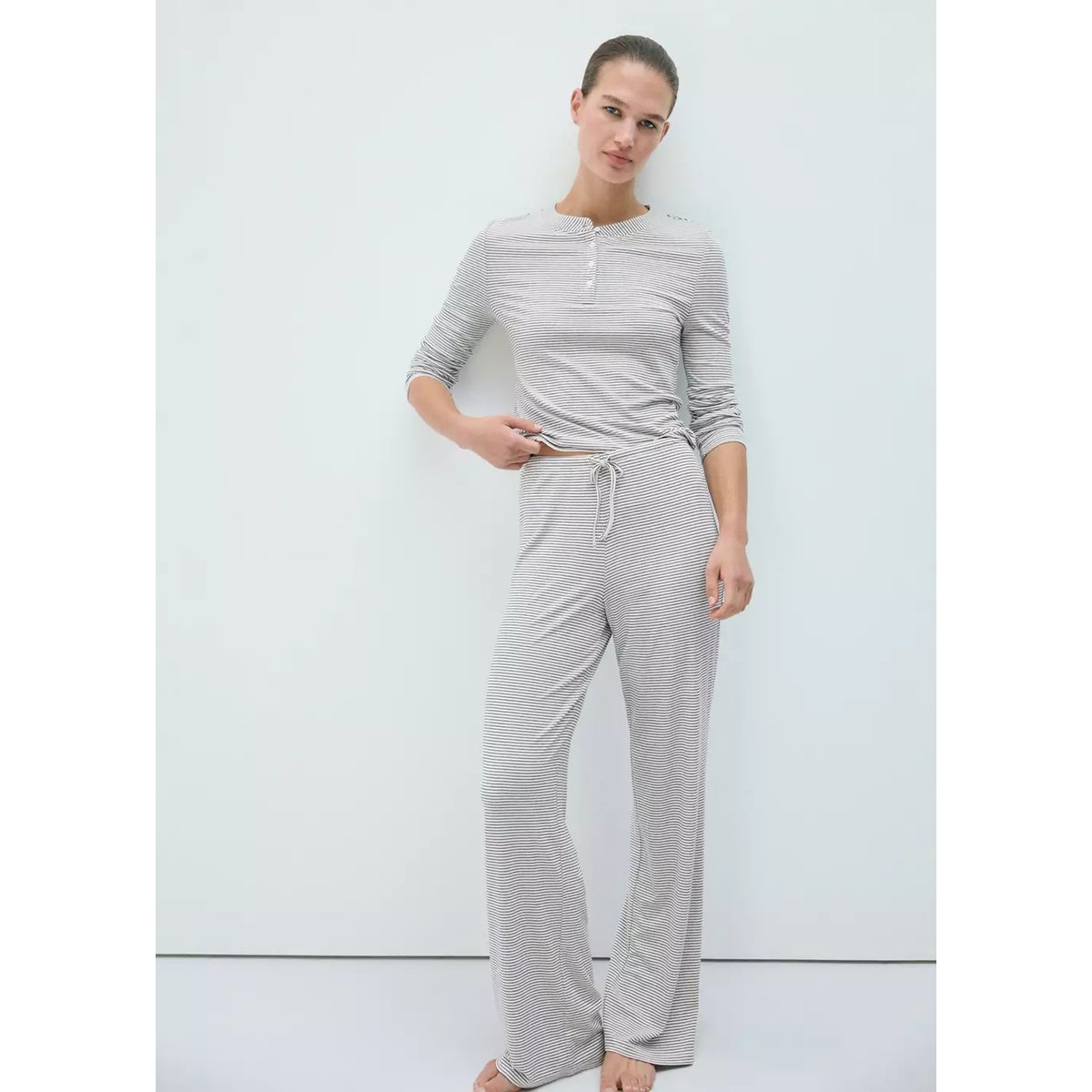 T-shirt de pyjama à rayures avec boutons ivoire, MANGO