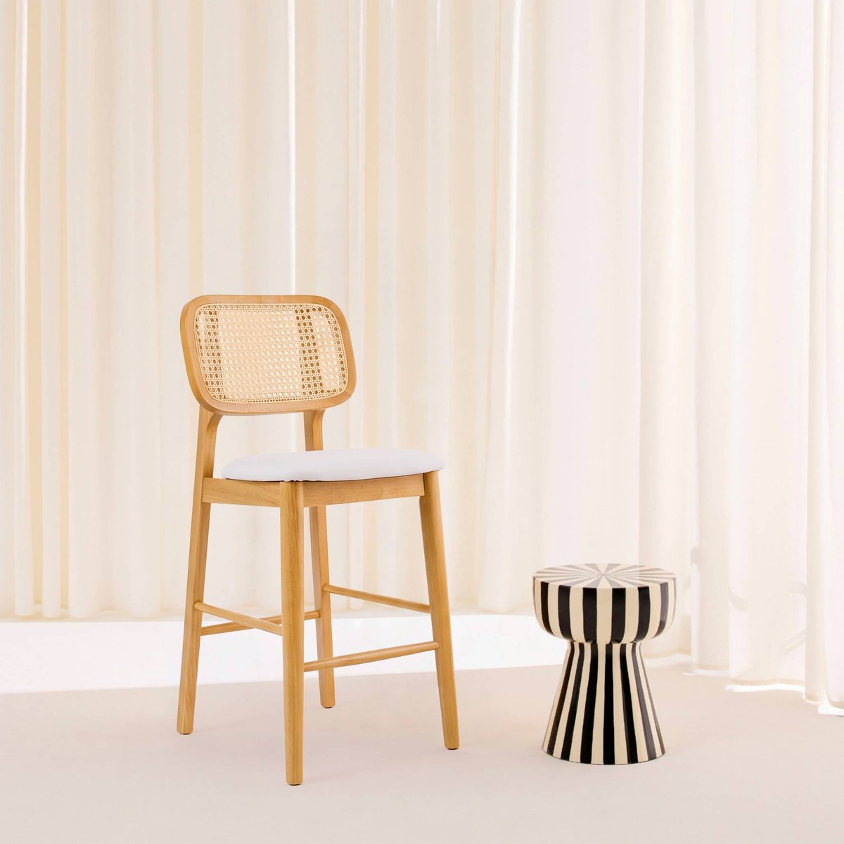Tabouret de bar bois d'hévéa cannage et tissu 66,5cm (lot de 2) MANI naturel, SWEEEK