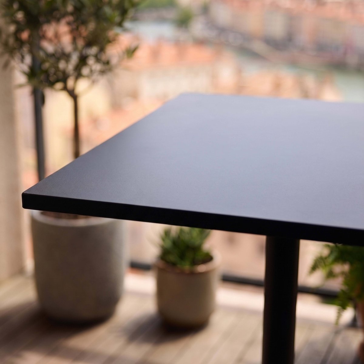 Table de jardin carrée inclinable en métal 2 à 4 personnes 70x70 cm, PALAVAS noir, OVIALA