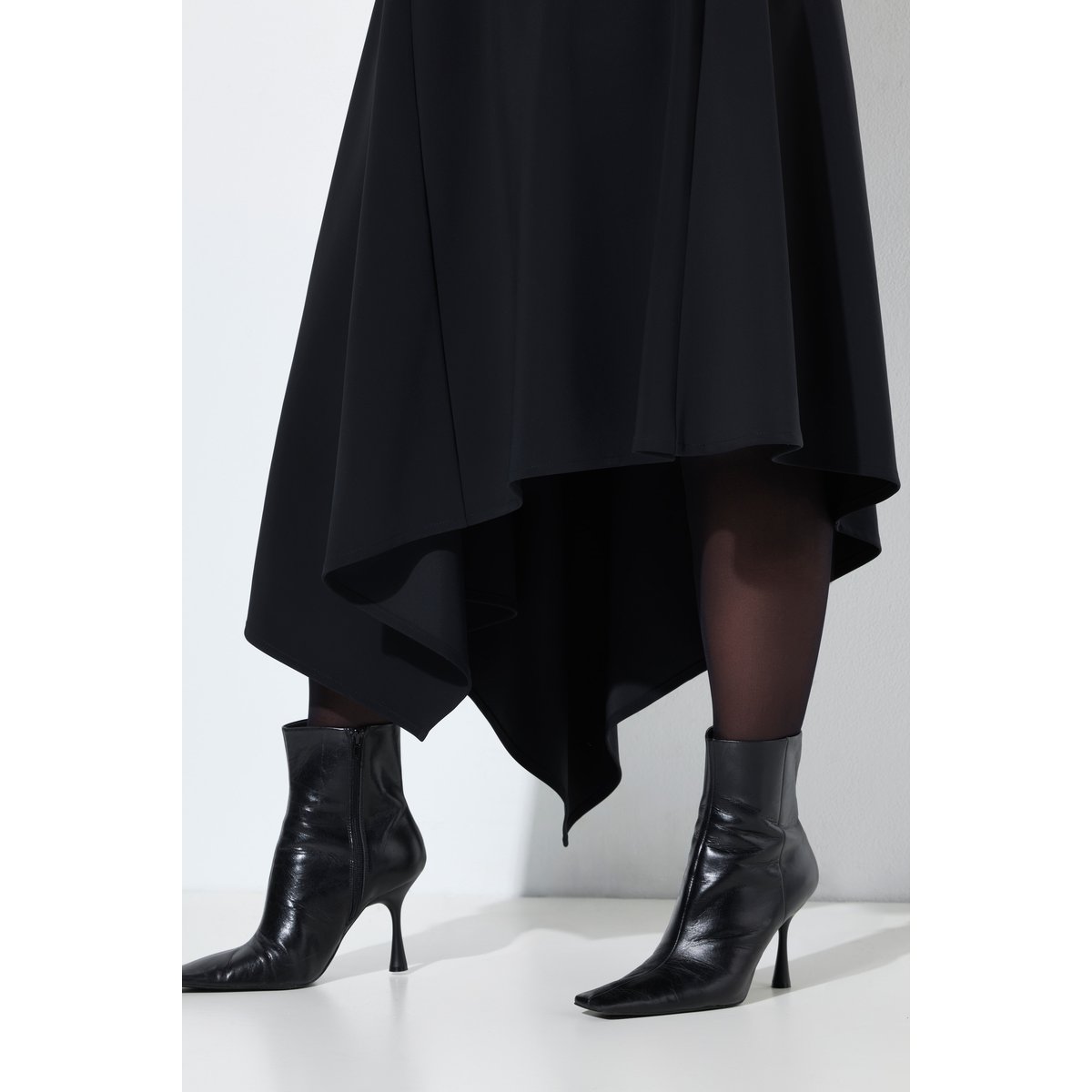 Jupe avec base asymétrique noir, ULLA POPKEN