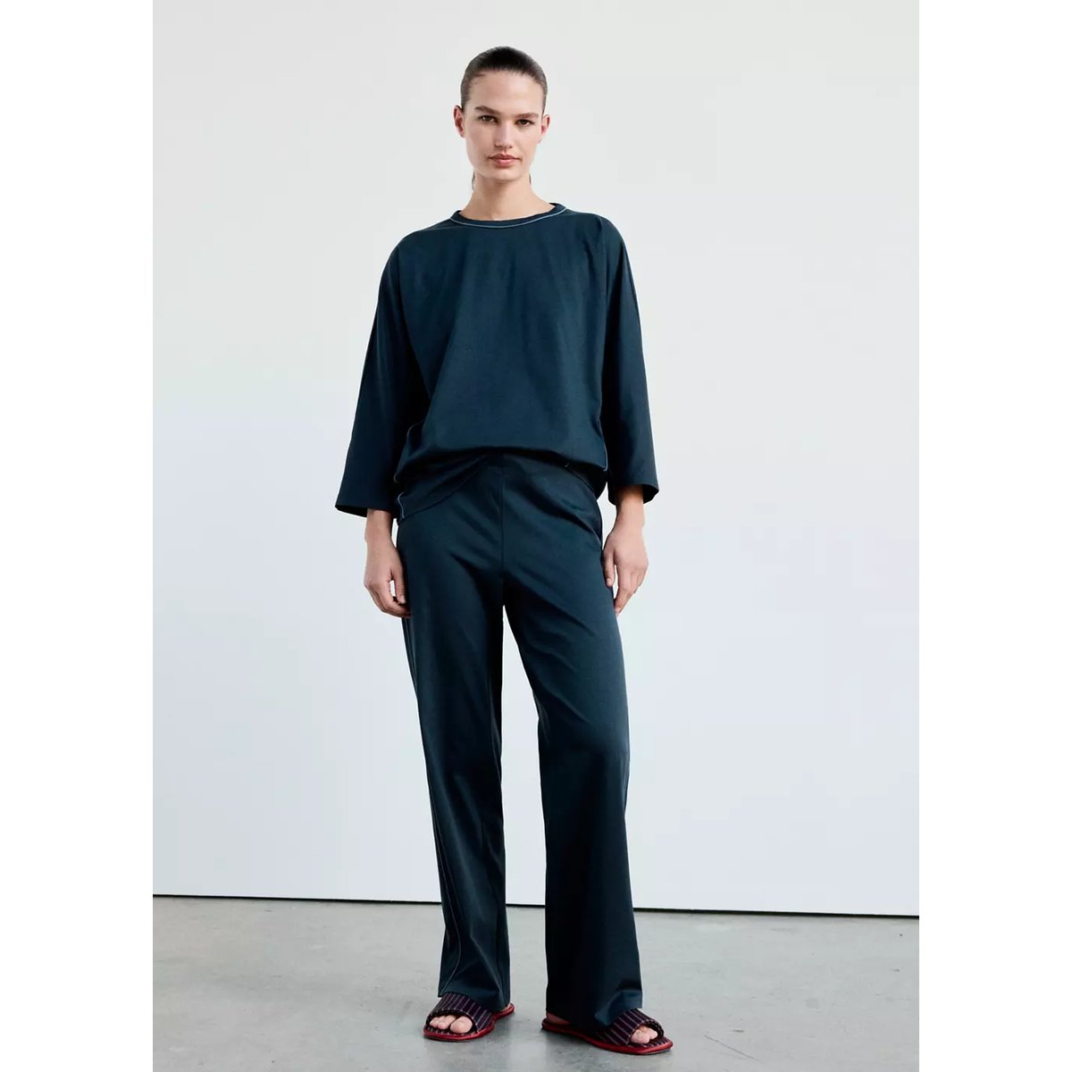 T-shirt de pyjama avec liseré contrasté bleu marine, MANGO