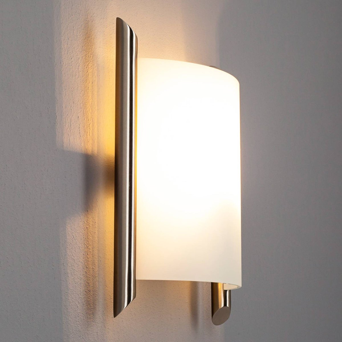 Applique en métal moderne, Filippa blanc satiné, nickel satiné, LINDBY