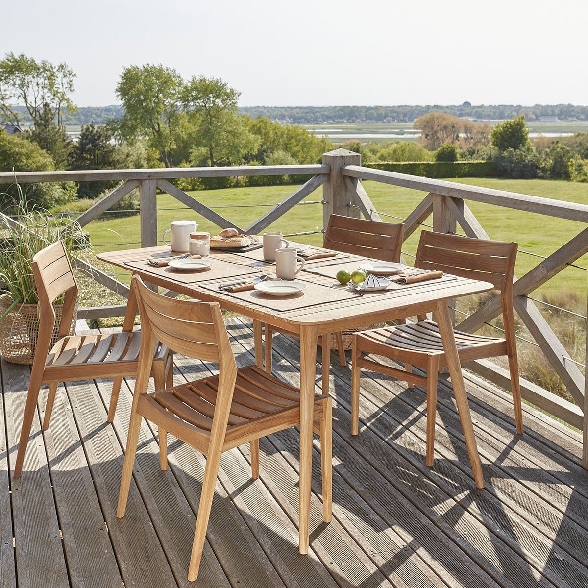 Salon de jardin en teck massif 4/6 places  APRIL naturel, BERAH GETAH