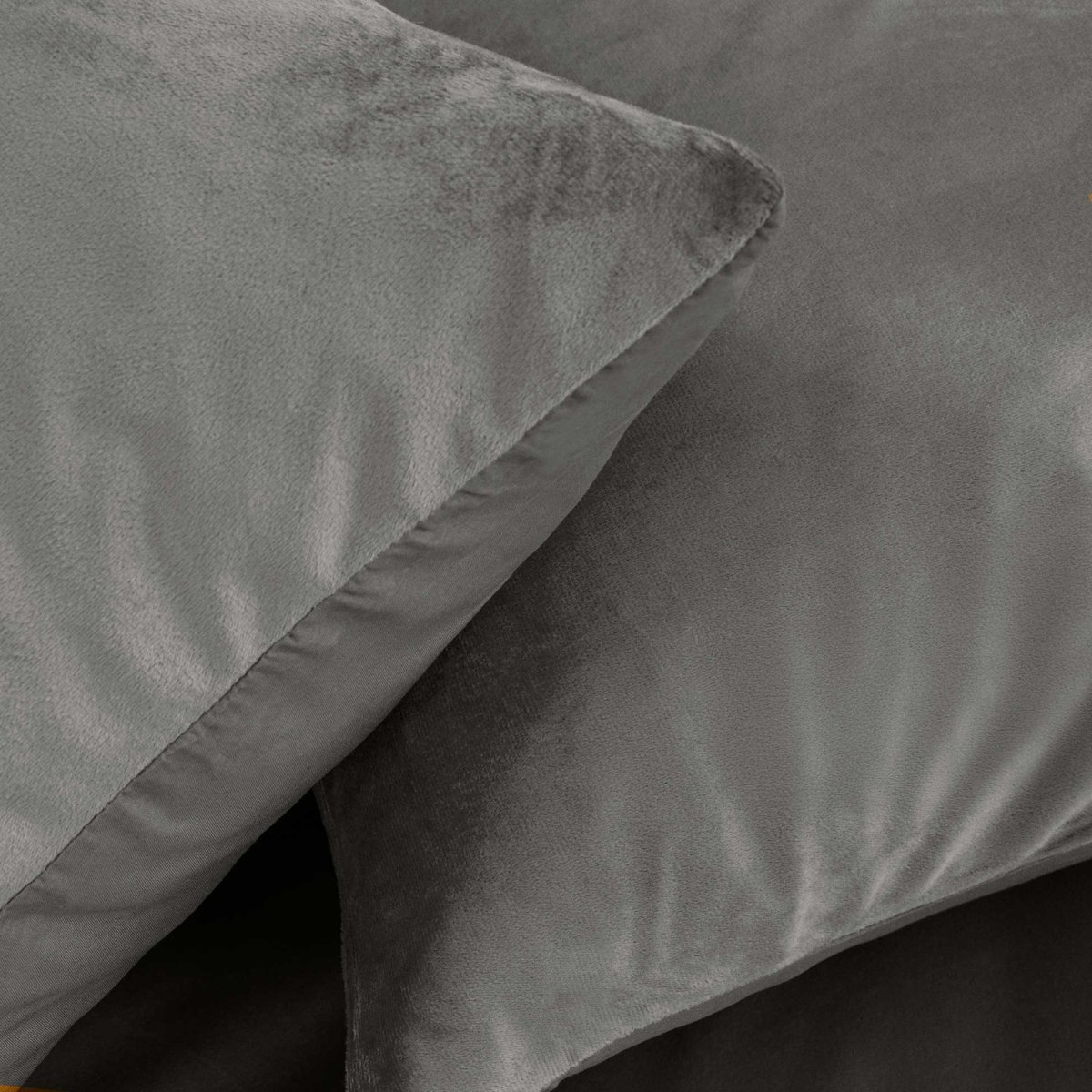 Parure de lit en velours uni gris anthracite, DOUCEUR D'INTÉRIEUR