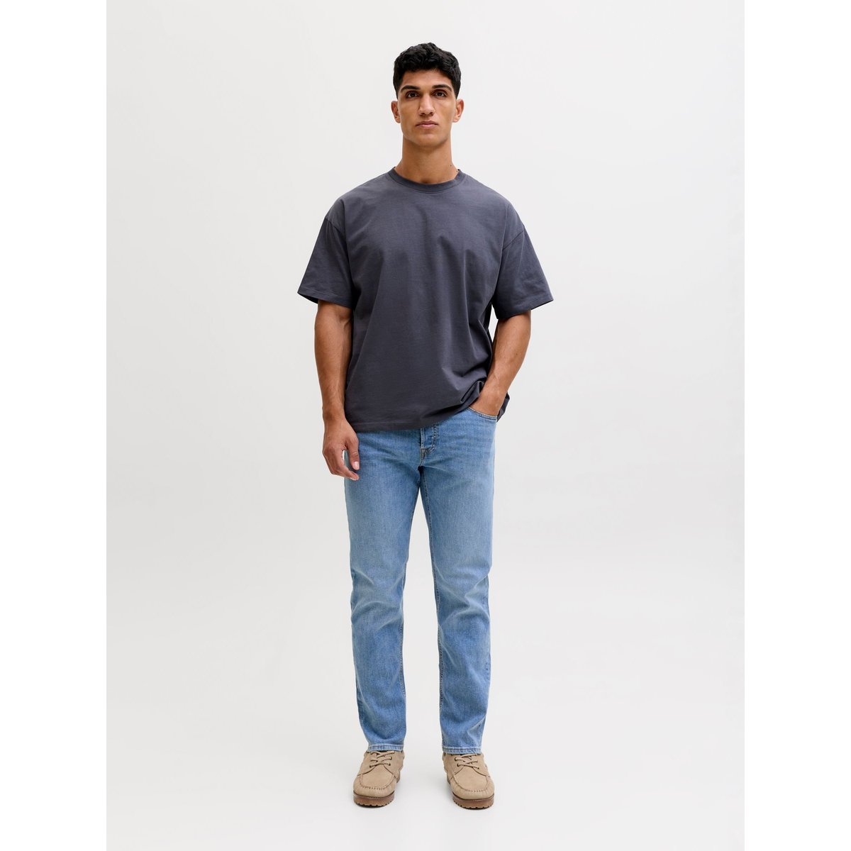 Jean Coupe Tapered light blue denim, aprel