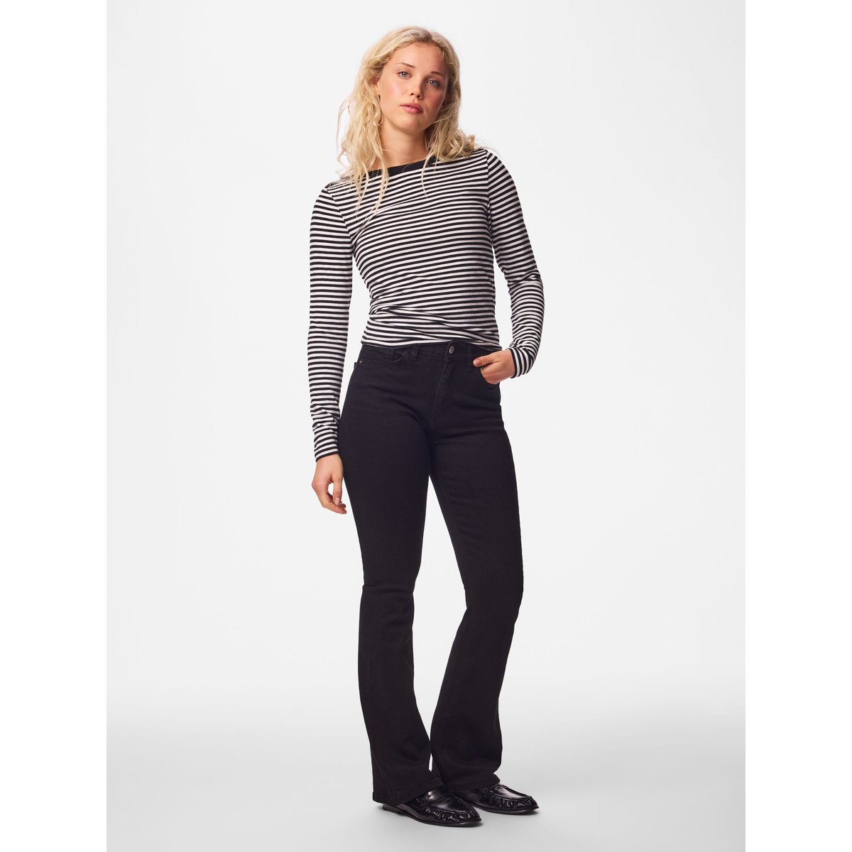 Jean Évasé noir - black denim1, PIECES