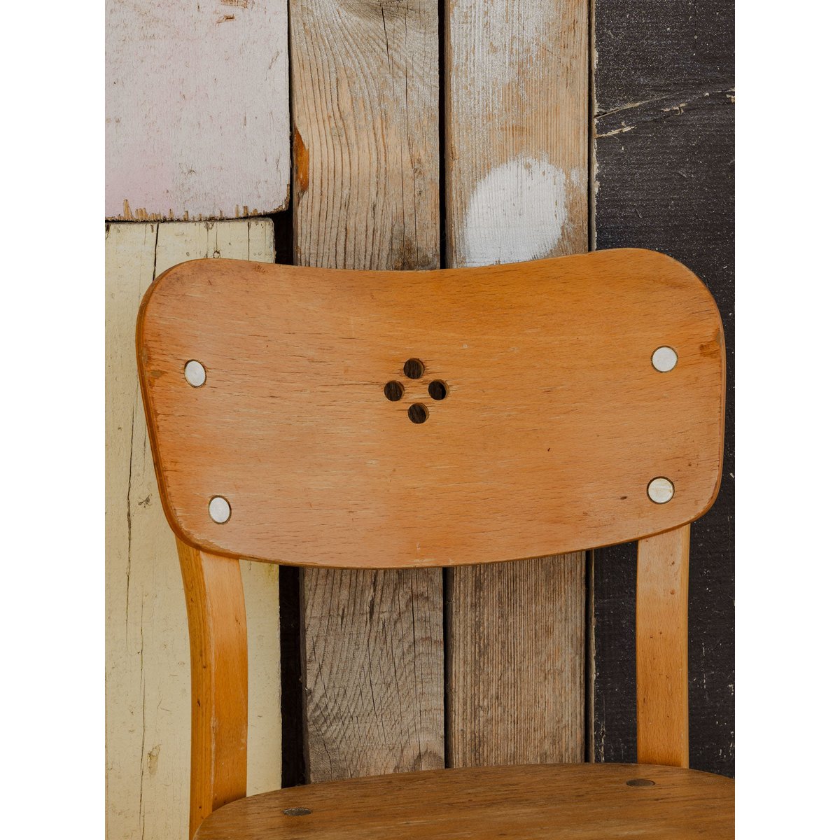 Paire de chaises en bois Claude N°1386 - Bon état bois clair, DEBONGOUT