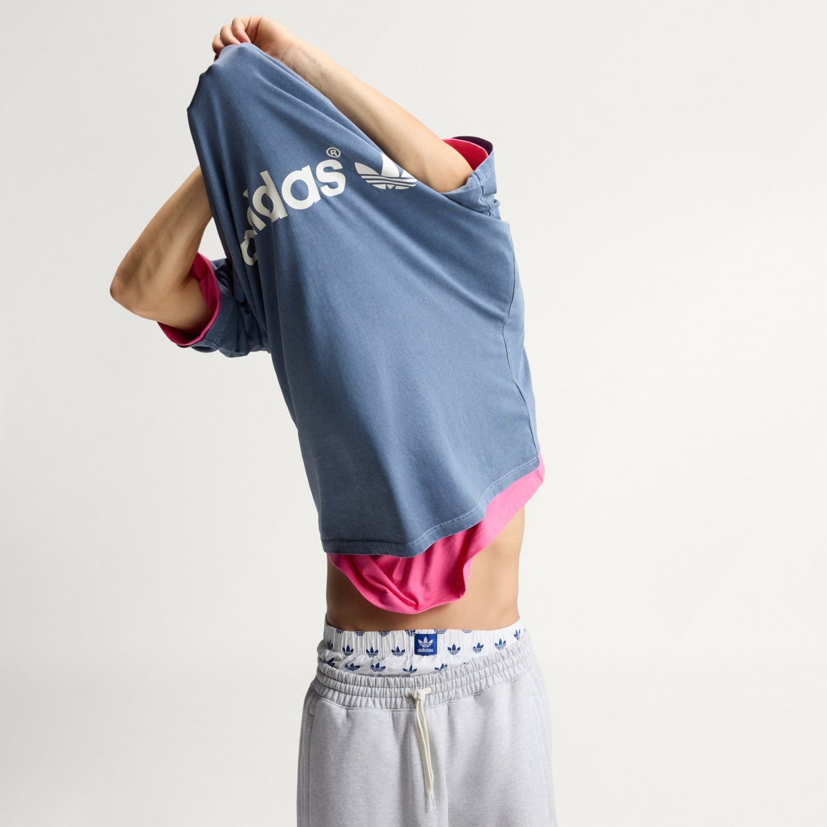 T-Shirt Délavé Adisignature Ny team navy blue 2, adidas Originals